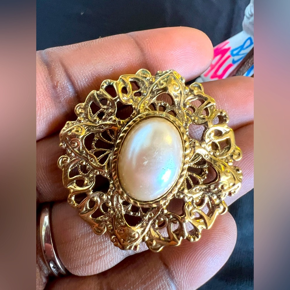1928 Faux Pearl Floral Victorian Style Gold tone Filigree Brooch Pin-tiny flaw